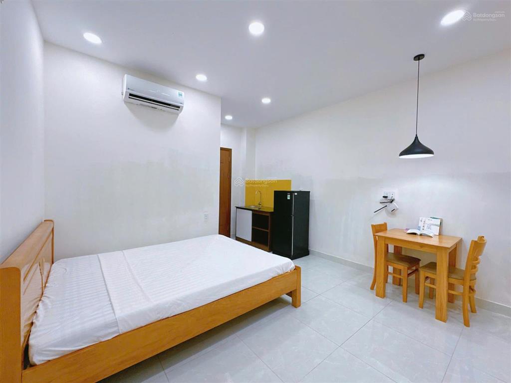 Cho thuê 1pn tách bếp đường nguyễn gia trí gần trường uth ftu hutech