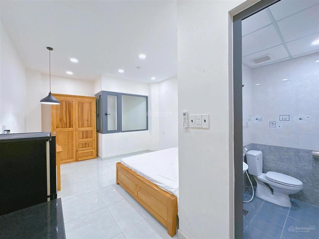 Cho thuê 1pn tách bếp đường nguyễn gia trí gần trường uth ftu hutech