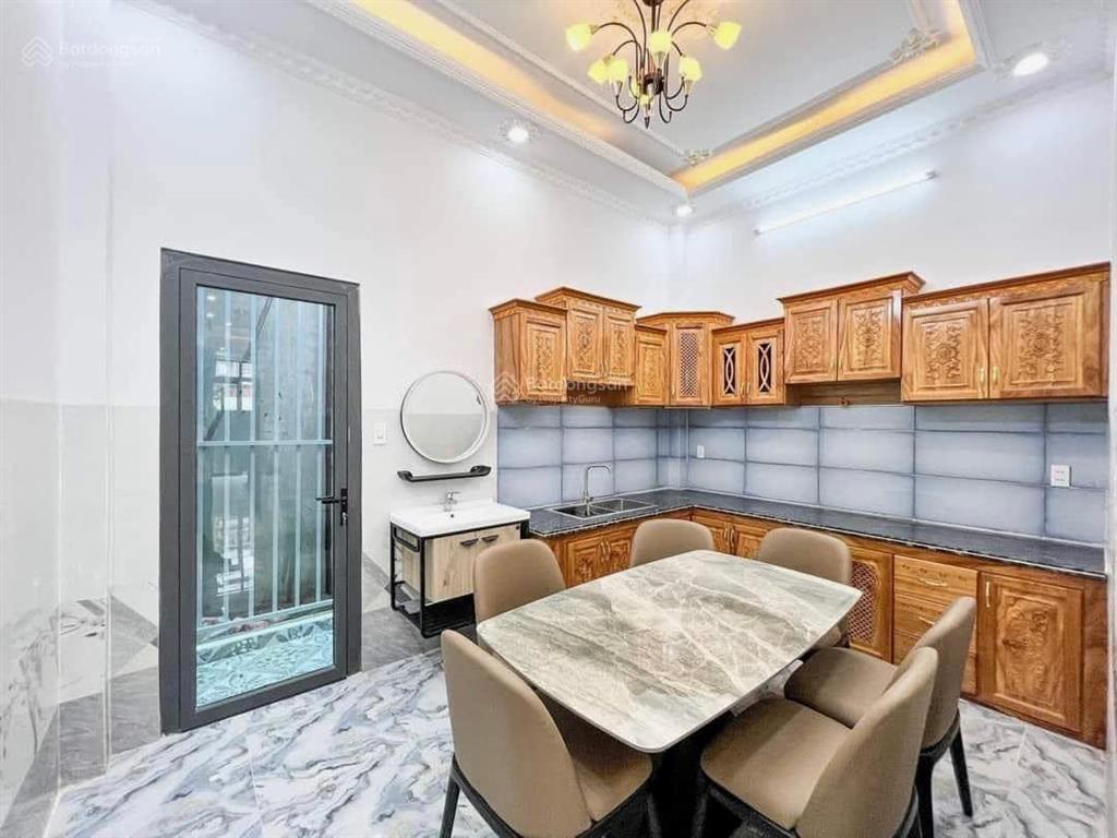 Nhà hxh văn thân, 60m2, 1 lửng 2 lầu có sân thượng ,4pn, gần chợ bình tiên, chủ xây kiên cố