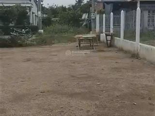 Chính chủ bán đất 100m2 khu dân cư đông đúc, điện nước đầy đủ