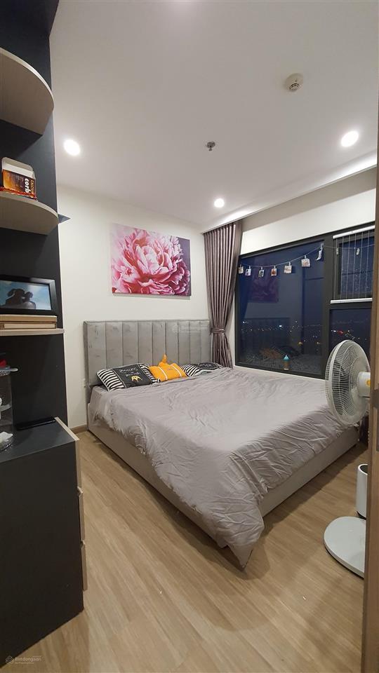 Chính chủ cho thuê 2 phòng ngủ 65m2 nội thất cao cấp tại vinhomes smart city  0968 714 ***