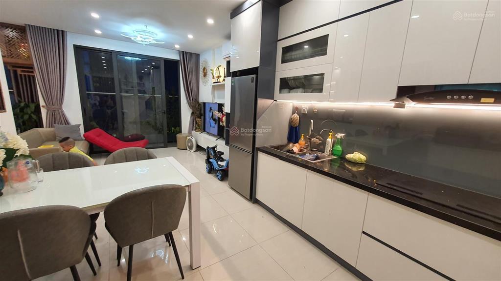 Chính chủ cho thuê 2 phòng ngủ 65m2 nội thất cao cấp tại vinhomes smart city  0968 714 ***