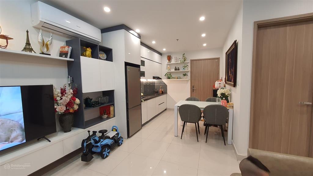 Chính chủ cho thuê 2 phòng ngủ 65m2 nội thất cao cấp tại vinhomes smart city  0968 714 ***
