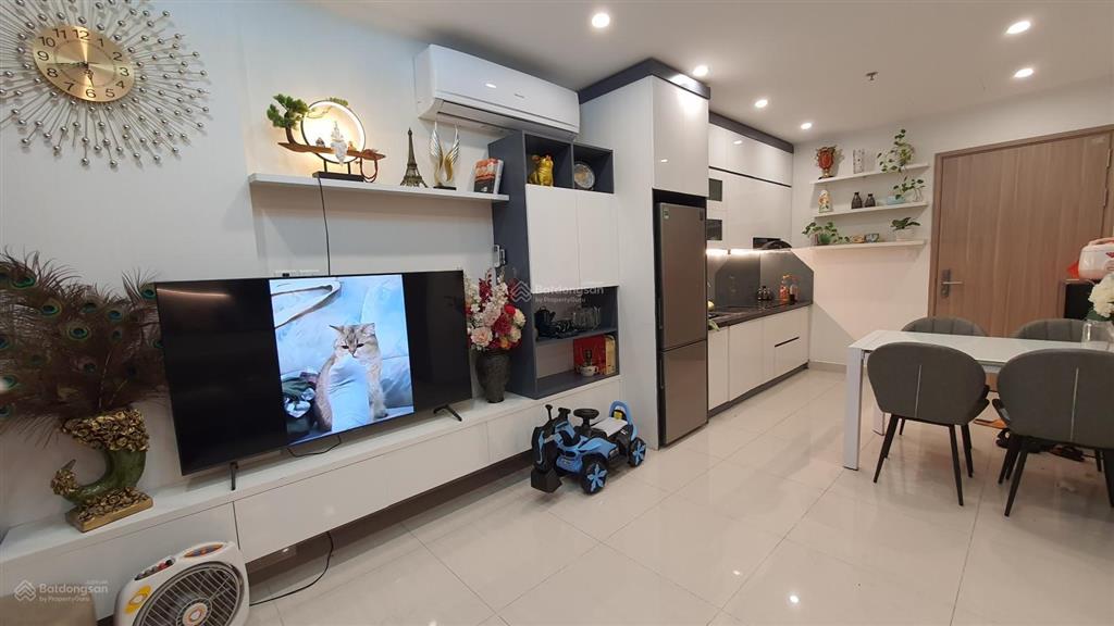 Chính chủ cho thuê 2 phòng ngủ 65m2 nội thất cao cấp tại vinhomes smart city  0968 714 ***