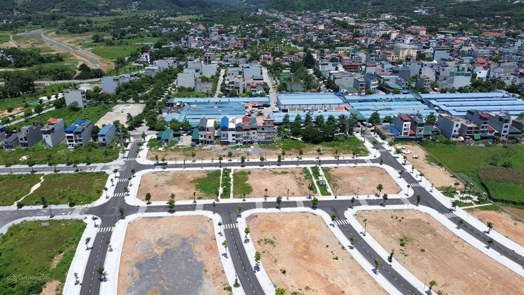 Bán nhanh lô đất biệt thự góc 2 mặt thoáng cạnh công viên  giá tốt nhất thị trường   0984 675 ***