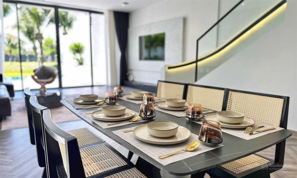 Chính chủ bán căn villa sanctuary giá 16.5 tỷ (để lại full nội thất như hình) nhà đang cho thuê tốt