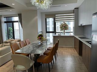 Bán căn hộ chung cư tại royal city 165m2 3pn giá 15,5 tỷ.
