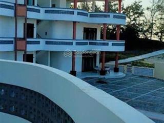 Bán khách sạn 4 tầng mặt tiền biển trung tâm lagi cách chợ 1,5km. giá tốt