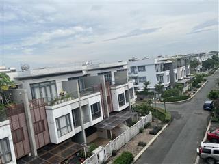 Bán nhanh căn liền kề 108m2 giá 10,8 tỷ, sổ hồng sẵn, có cư dân đông đúc. 0939 968 ***