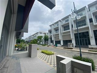 Bán nhanh nhà phố kinh doanh 100m2, giá 11.7 tỷ.  0939 968 ***