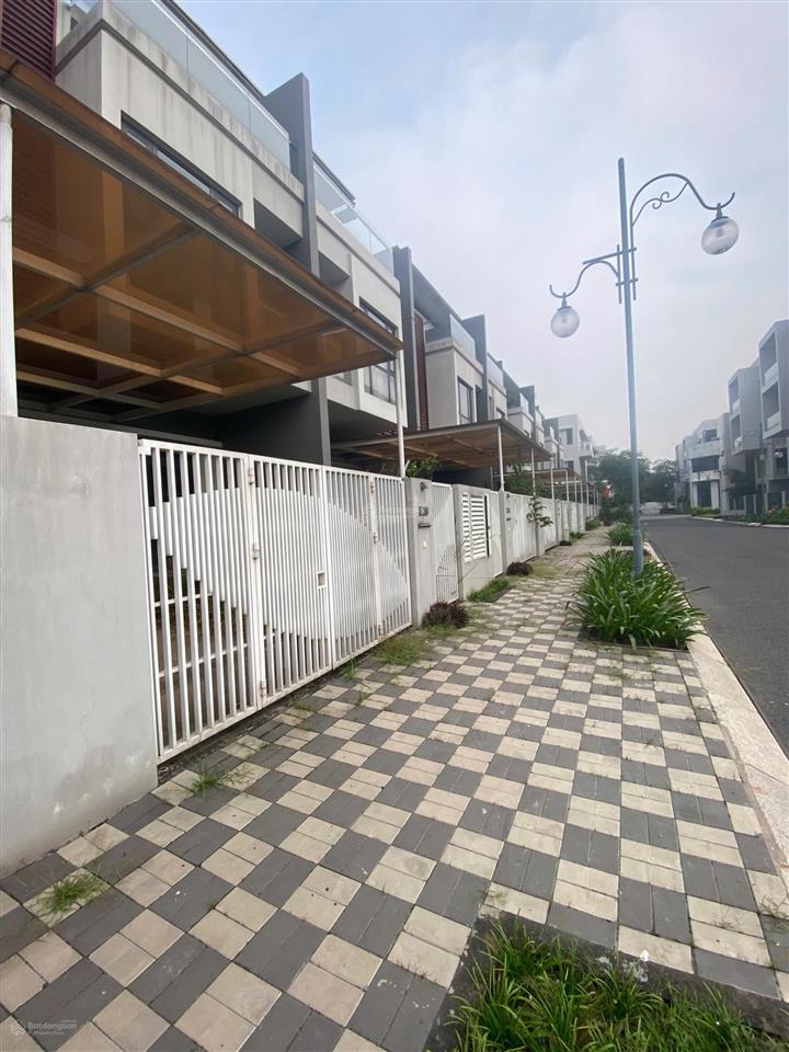 Bán nhà liền kề view chung cư cao cấp, 120m2 giá 12,8 tỷ, sổ hồng riêng.  0939 968 ***