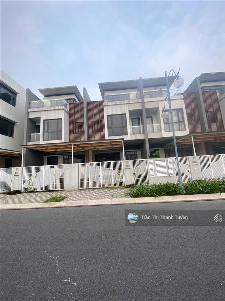 Bán nhà liền kề view chung cư cao cấp, 120m2 giá 12,8 tỷ, sổ hồng riêng.  0939 968 ***