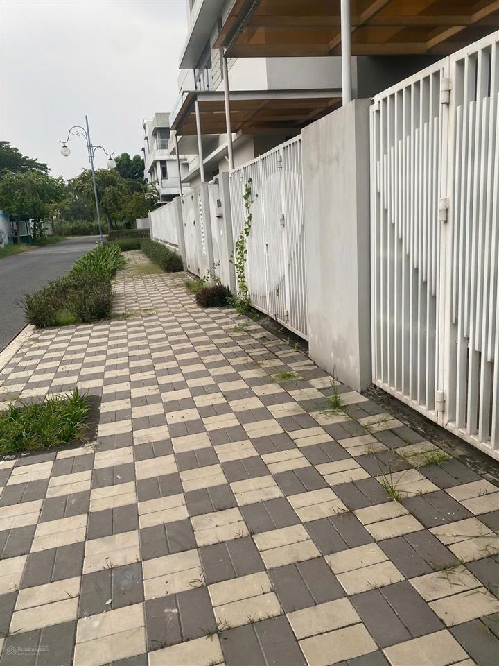 Bán nhà liền kề view chung cư cao cấp, 120m2 giá 12,8 tỷ, sổ hồng riêng.  0939 968 ***