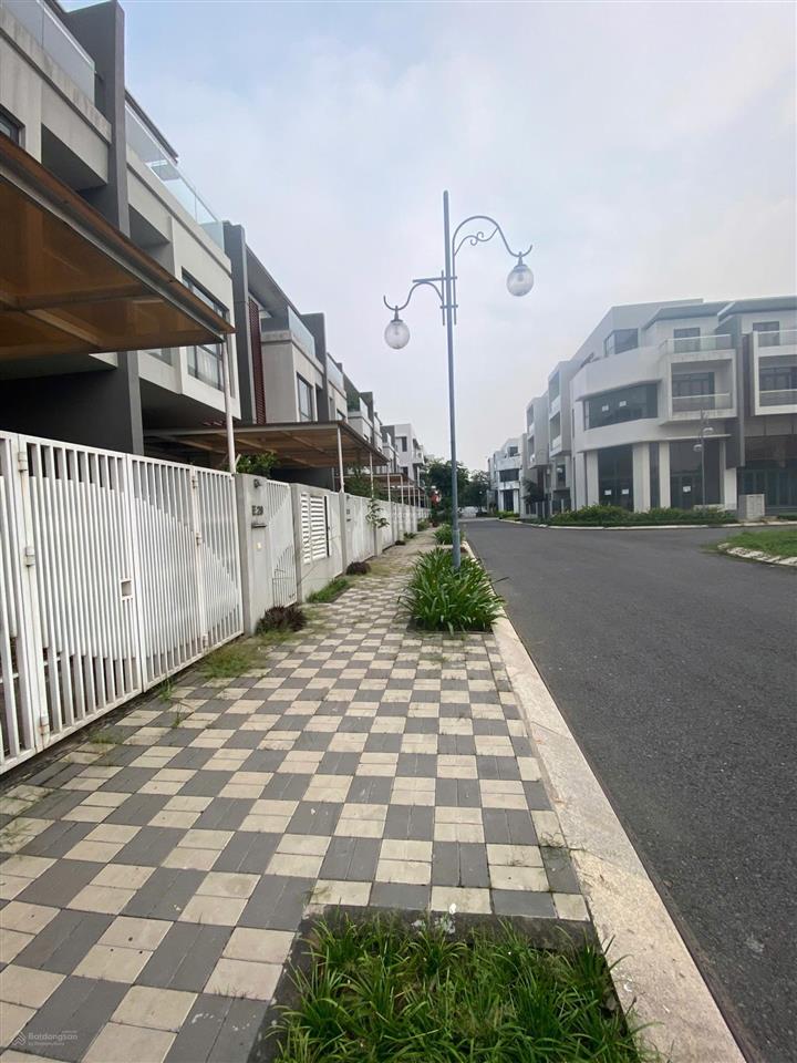 Bán nhà liền kề view chung cư cao cấp, 120m2 giá 12,8 tỷ, sổ hồng riêng.  0939 968 ***