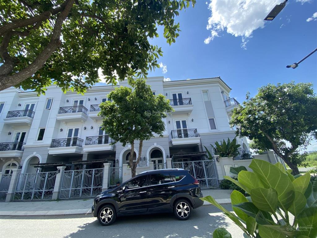 Bán nhà liền kề view sol villas, dt 120m2 giá 14,5 tỷ.  0939 968 ***