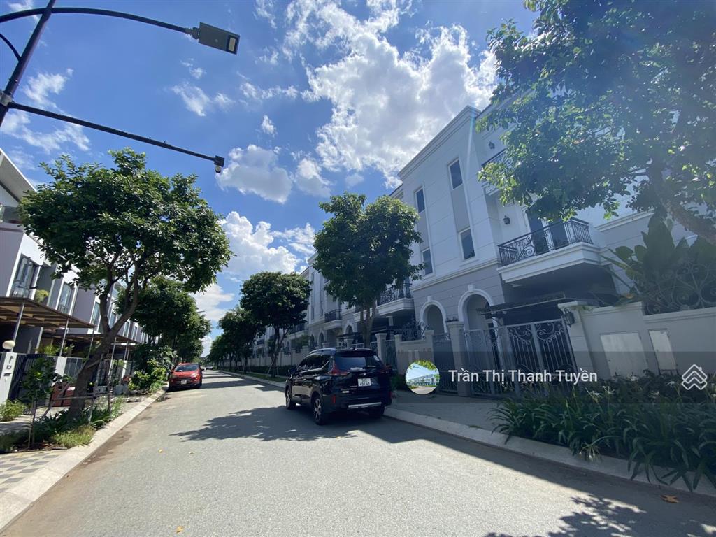 Bán nhà liền kề view sol villas, dt 120m2 giá 13,5 tỷ.  0939 968 ***