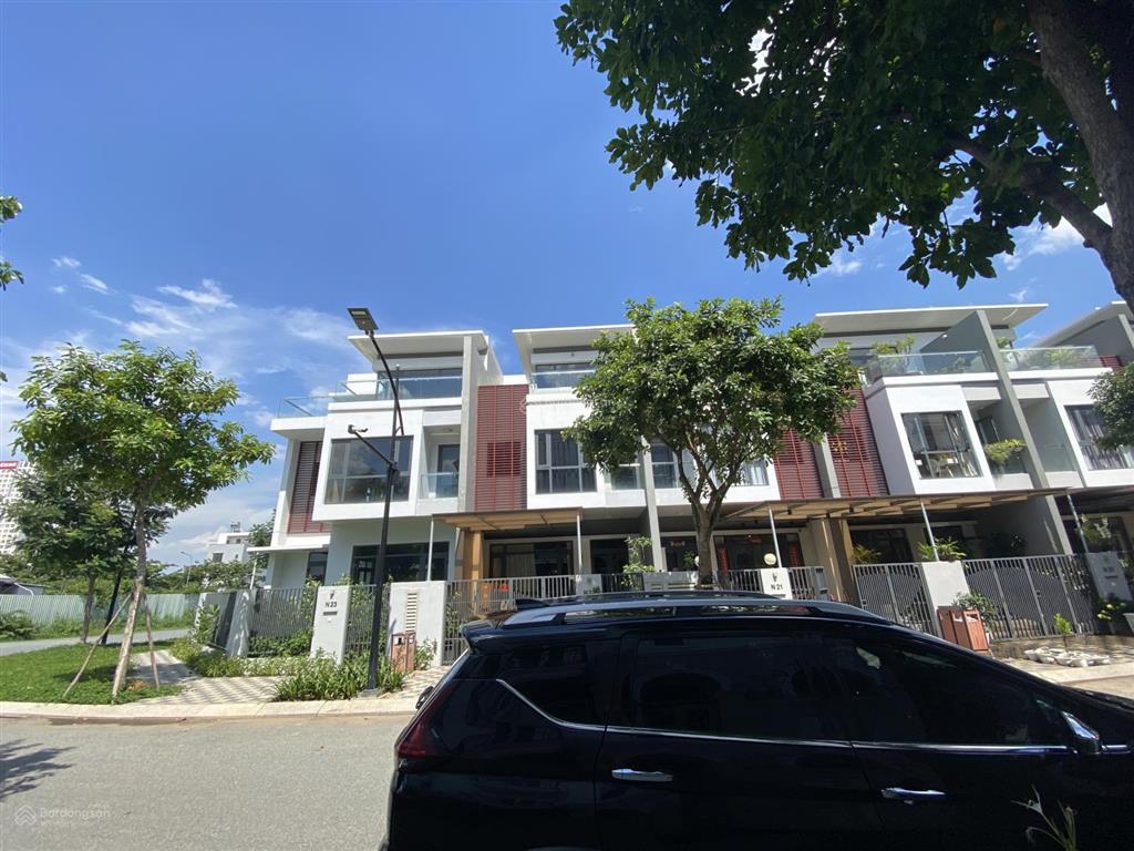 Bán nhà liền kề view sol villas, dt 120m2 giá 13,5 tỷ.  0939 968 ***