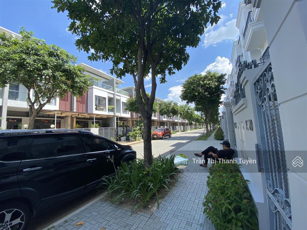 Bán nhà liền kề view sol villas, dt 120m2 giá 13,5 tỷ.  0939 968 ***