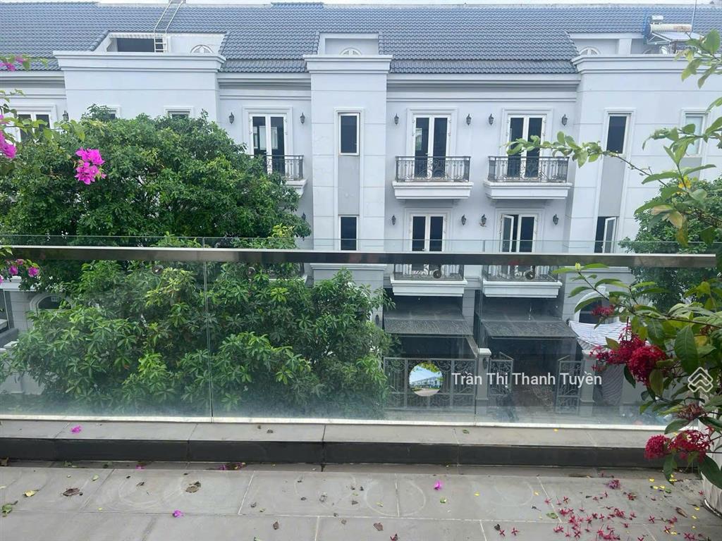 Bán nhà liền kề view sol villas, dt 120m2 giá 13,5 tỷ.  0939 968 ***