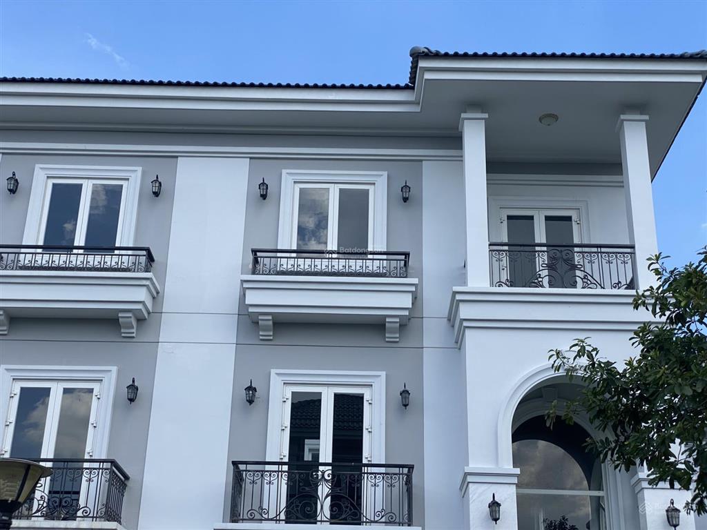 Biệt thự hoàn thiện nội thất sol villas 33 tỷ, hướng đn, dt 220m2. dọn về ở ngay.  0939 968 ***