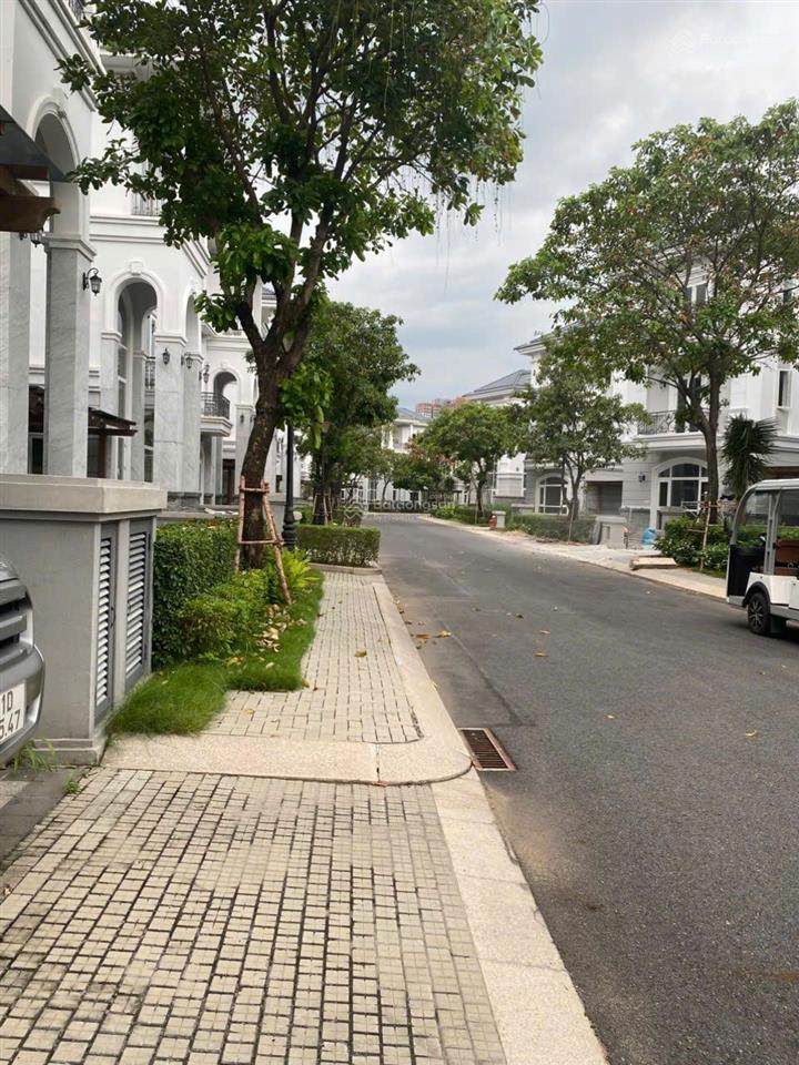 Biệt thự hoàn thiện nội thất sol villas 33 tỷ, hướng đn, dt 220m2. dọn về ở ngay.  0939 968 ***