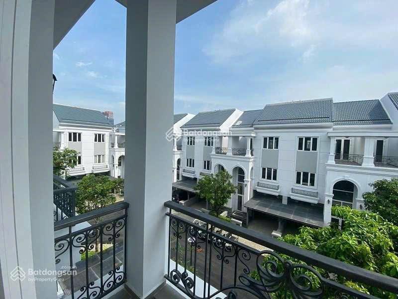Biệt thự hoàn thiện nội thất sol villas 33 tỷ, hướng đn, dt 220m2. dọn về ở ngay.  0939 968 ***
