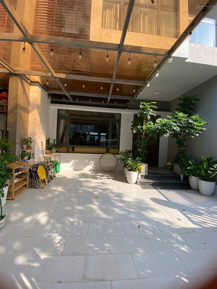 Nhà nhà gửi bán căn nhà phố liền kề 120m2 giá 13 tỷ, full nội thất.  0939 968 ***