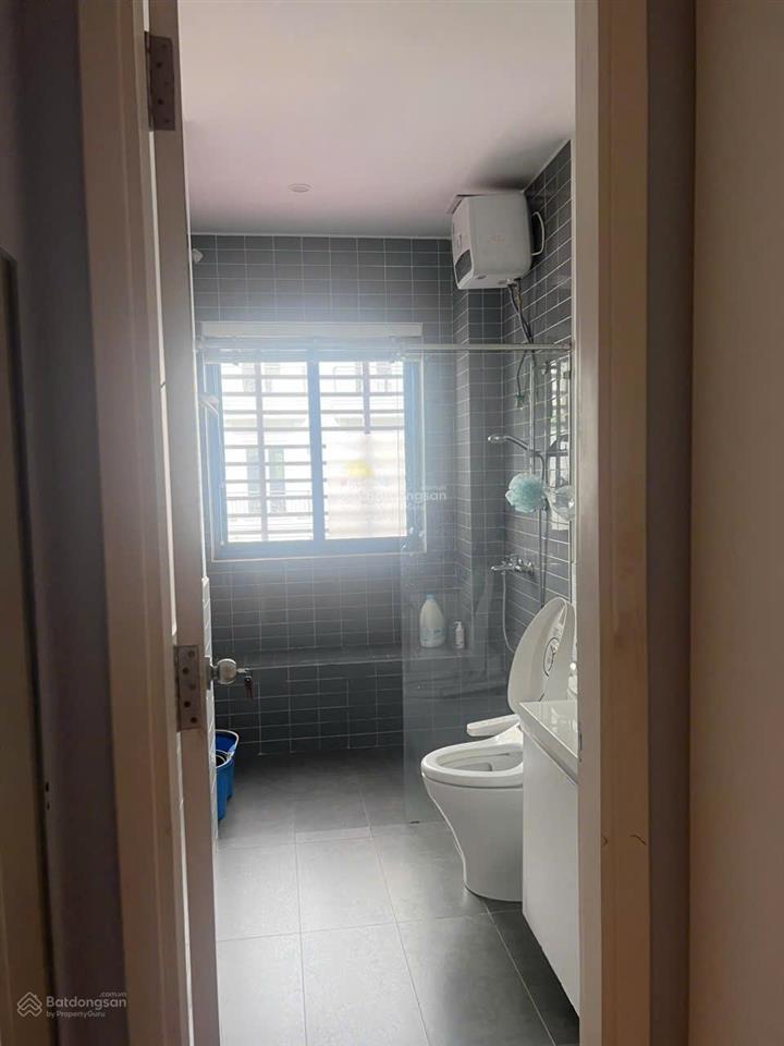 Nhà nhà gửi bán căn nhà phố liền kề 120m2 giá 13 tỷ, full nội thất.  0939 968 ***