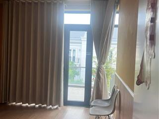 Nhà nhà gửi bán căn nhà phố liền kề 120m2 giá 13 tỷ, full nội thất.  0939 968 ***