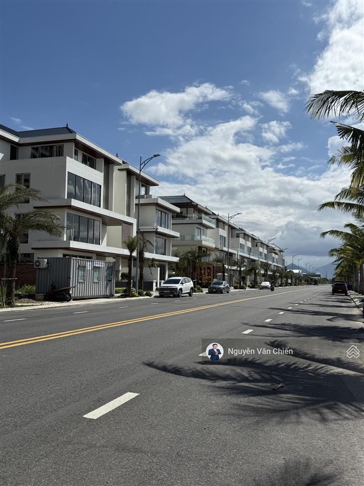 Bán lô đất biệt thự đường 15m xây tự do sổ sẵn view kênh 300m2 lô đẹp nhất khu lakeside