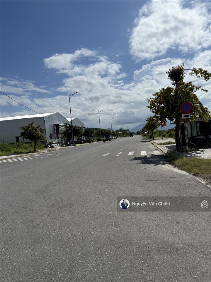 Bán lô đất biệt thự đường 15m xây tự do sổ sẵn view kênh 300m2 lô đẹp nhất khu lakeside