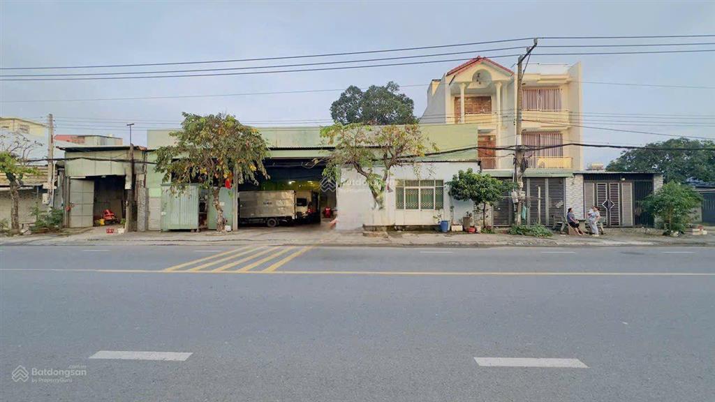 Nhà kho 500m ngang 20m mặt tiền đt 743c, gần vincom 550 tp dĩ an