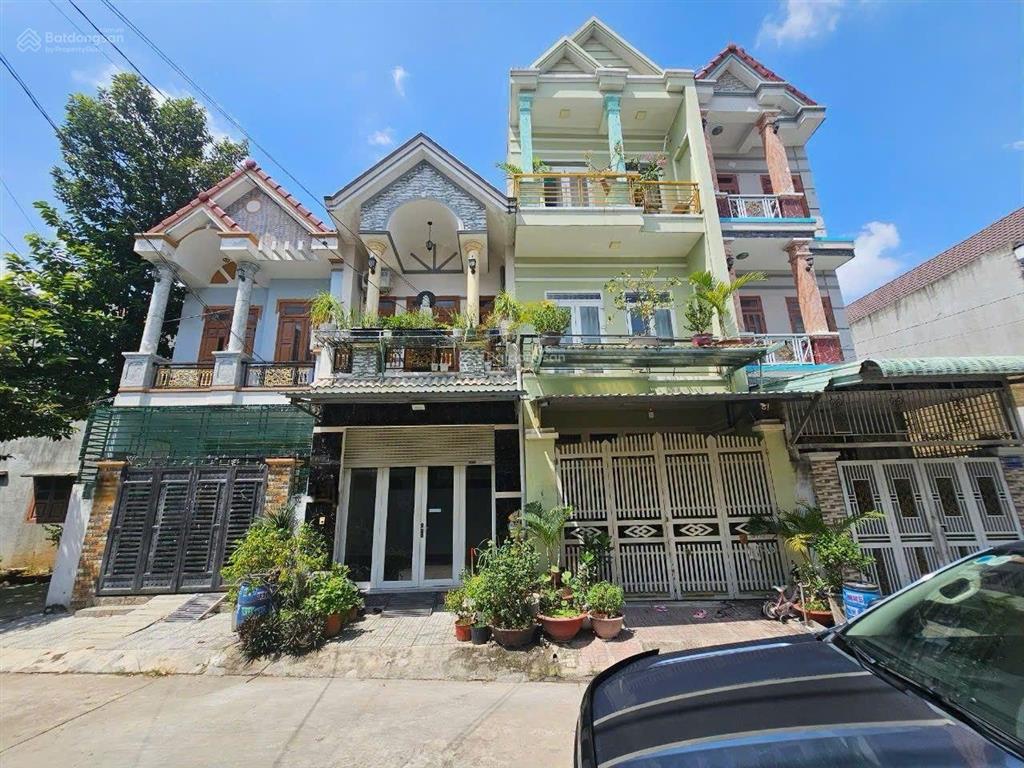 Nhà phố gần ngã tư bình thung, p. tân đông hiệp, tp. dĩ an