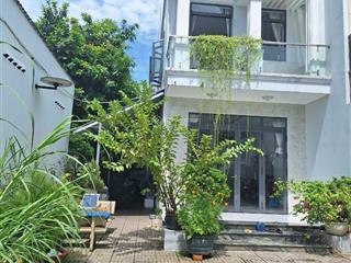 Nhà phố sân vườn đẹp gần chợ xóm vắng và vincom550 tp dĩ an