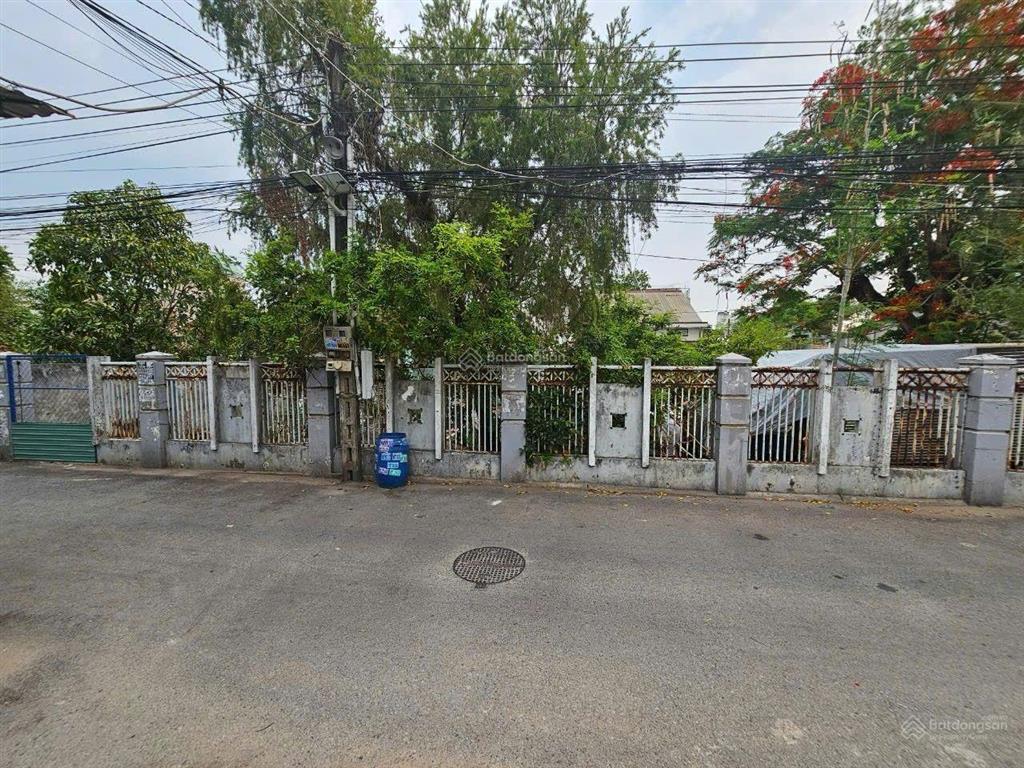 Bán đất 163m tặng nhà cấp 4 mặt tiền đường tú xương gần chợ dĩ an 1 vào 200m