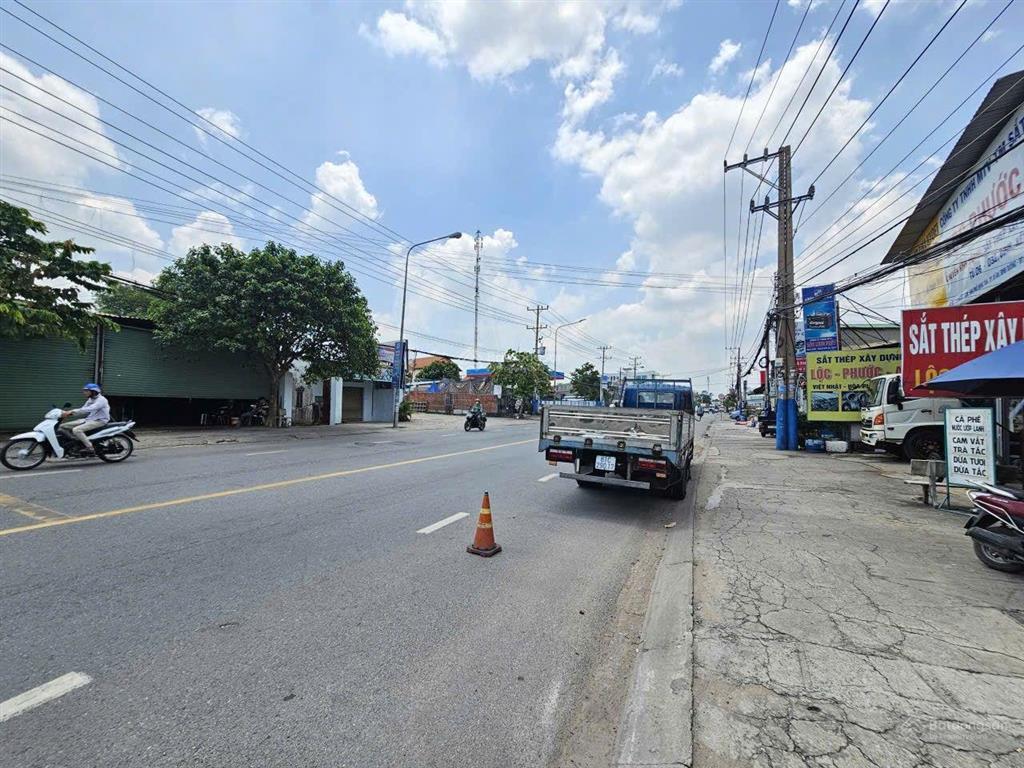 Nhà 453.3m2 (ngang 8.8m) mặt tiền kinh doanh đt 743b gần ngã 3 cây điệp p. tân đông hiệp dĩ an