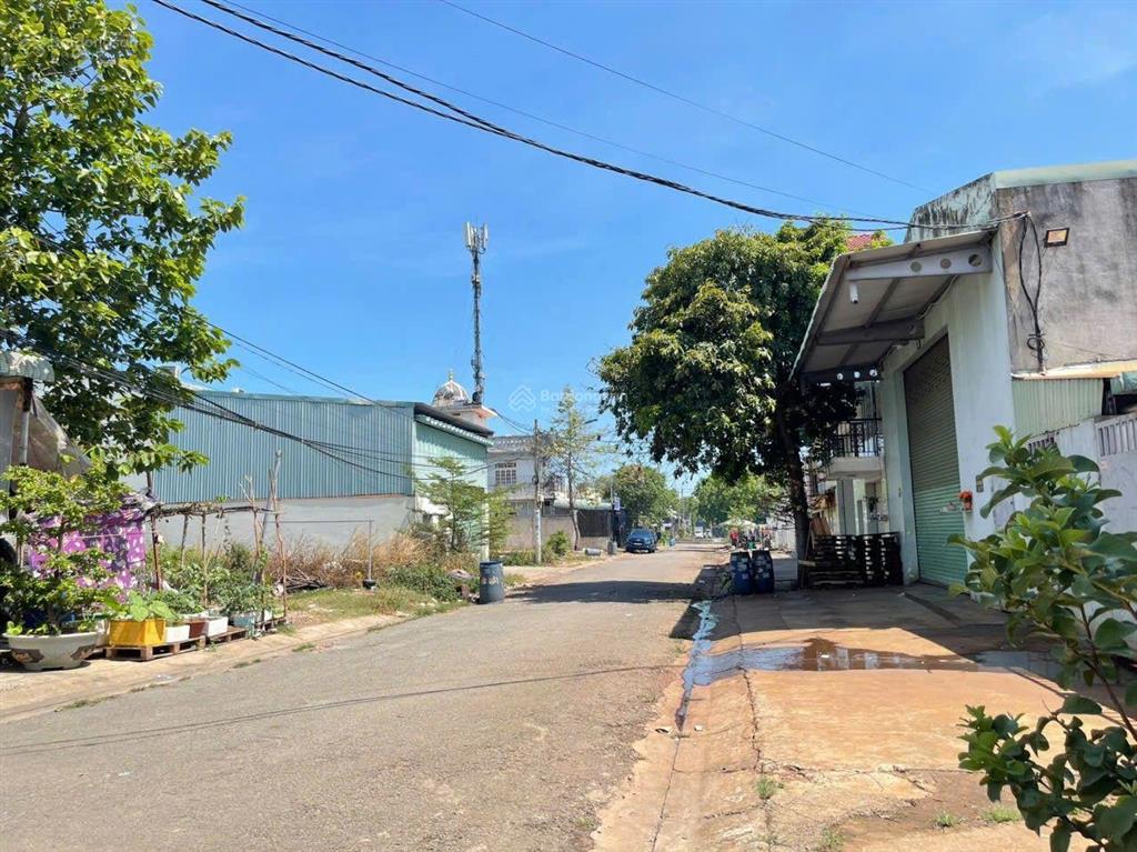 Nhà trọ 1 trệt 1lầu thu 20 triệu kdc đông an kế cổng kcn tân đông hiệp