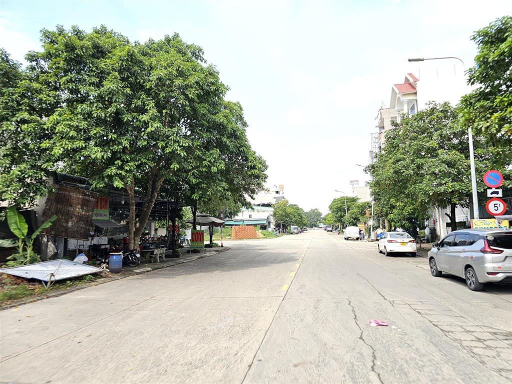 Đất đẹp mặt tiền 350m ngang 10m khu sóng thần b ngay vincom 550 dĩ an