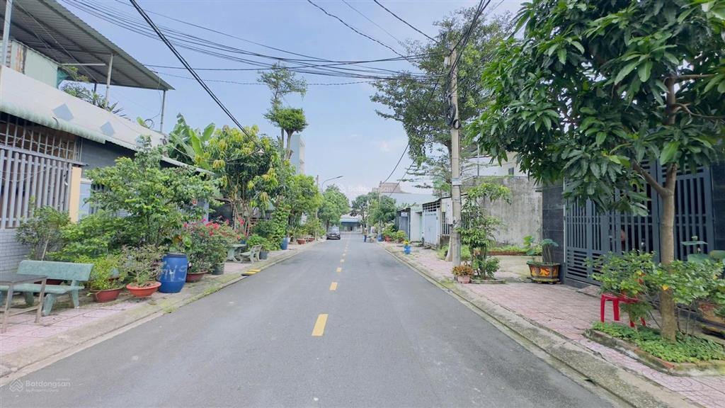 Nhà kdc đất mới, gần ngã tư chiêu liêu, phường tân bình, tp dĩ an.