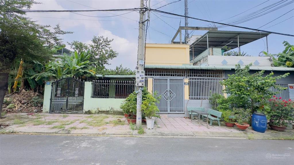 Nhà kdc đất mới, gần ngã tư chiêu liêu, phường tân bình, tp dĩ an.