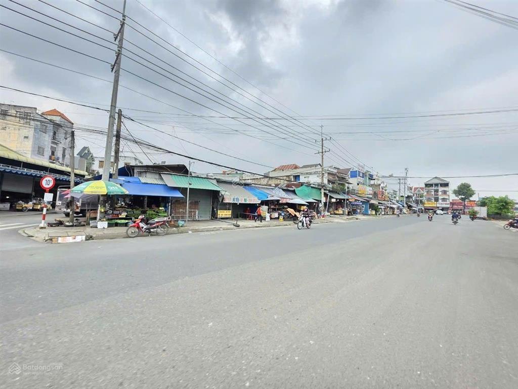 Nhà trọ 1 trệt 1 lầu 10x28m mặt tiền kinh doanh gần chợ thông dụng, thu 35trieu phường an phú