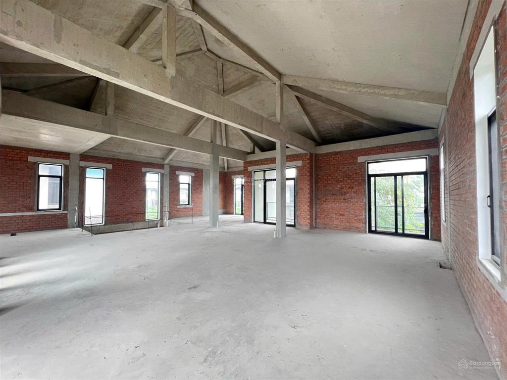 Bán dinh thự 560m2, 2 mt ven sông, giá 25 tỷ, cụm vip nhất rivera