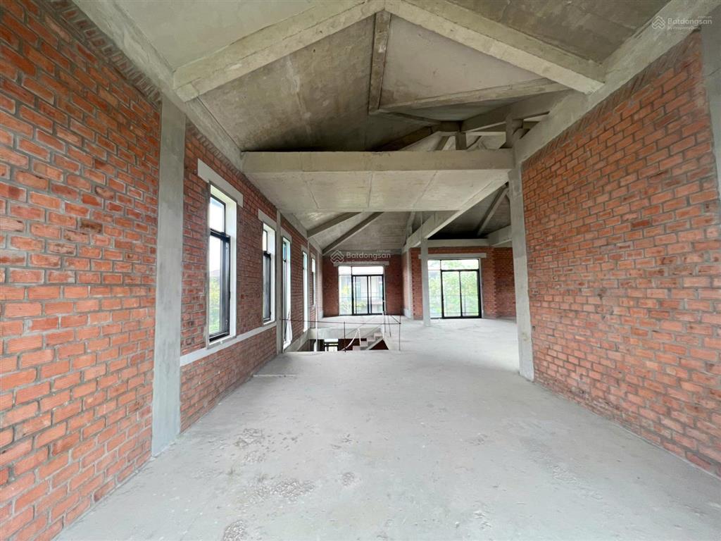 Bán dinh thự 560m2, 2 mt ven sông, giá 25 tỷ, cụm vip nhất rivera