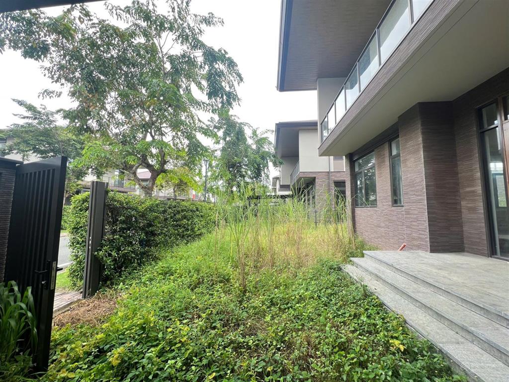 Bán dinh thự 560m2, 2 mt ven sông, giá 25 tỷ, cụm vip nhất rivera