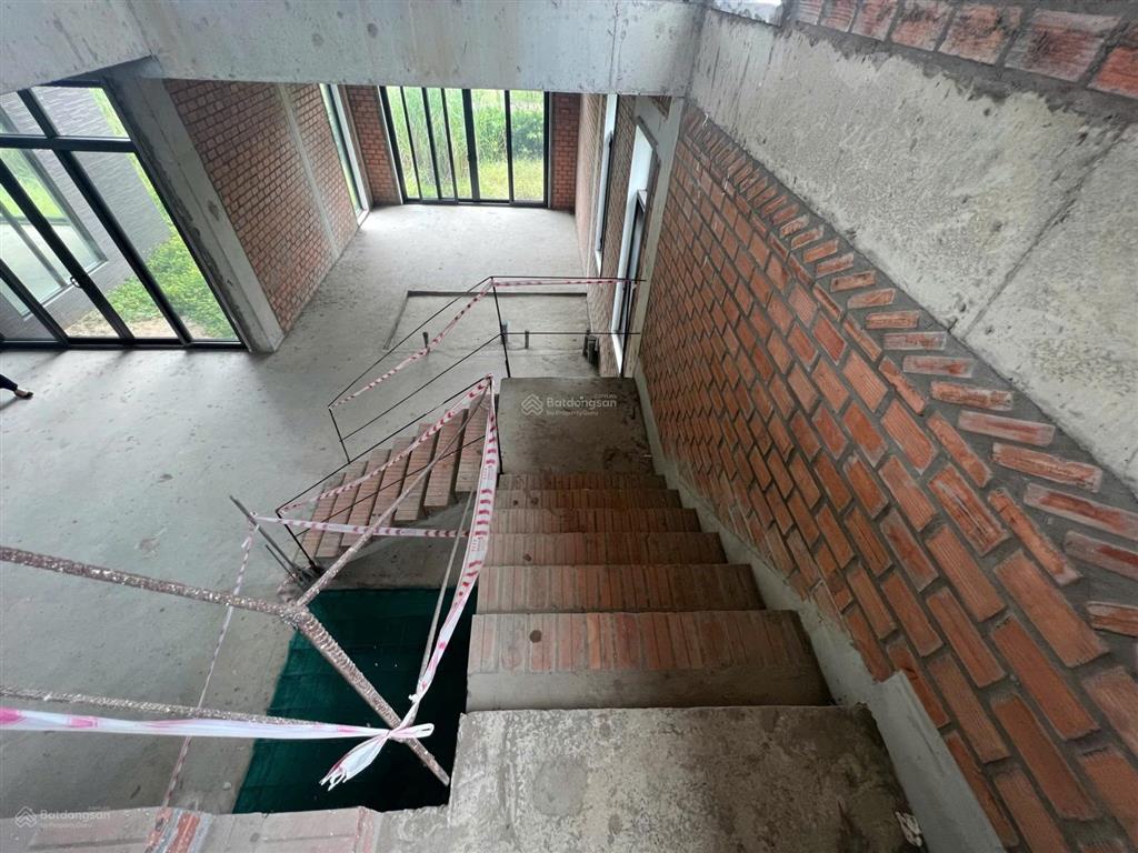 Bán dinh thự 560m2, 2 mt ven sông, giá 25 tỷ, cụm vip nhất rivera