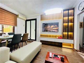 Tập thể tầng 2  diện tích rộng  thoáng trước sau  gần phố  trung tâm đống đa