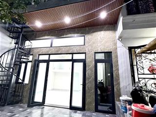 Nhà cmt8  quận 10, dt 4.5 x 17m, 4 tầng nhà mới, giá 8.9 tỷ