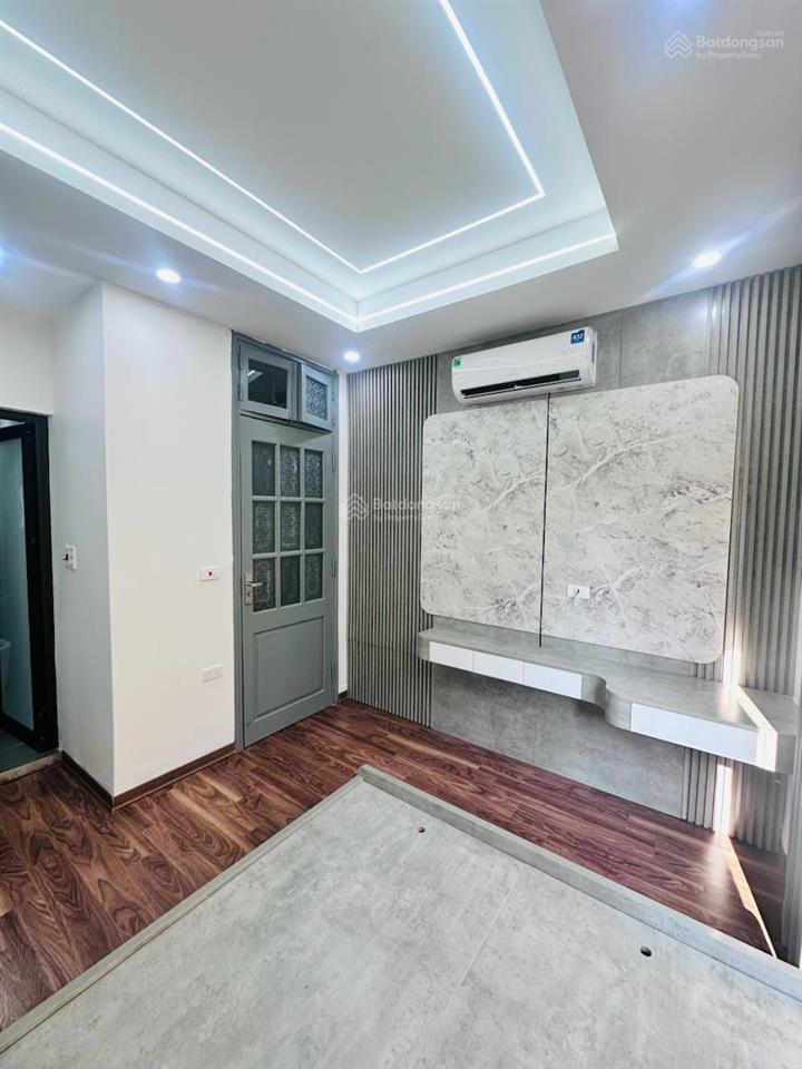 Võ chí công ô tô đỗ cửa chạy vòng quanh  full công năng phân lô  sổ hoa hậu