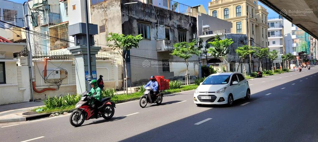 Bán nhà góc 2 mặt tiền vị trí đắc địa ngay nhà ga t3