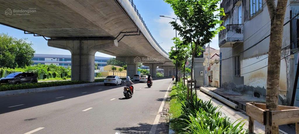 Bán nhà góc 2 mặt tiền vị trí đắc địa ngay nhà ga t3